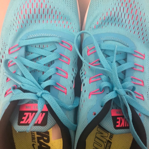 Nike Women’s Sneakers - Picture 12 of 12